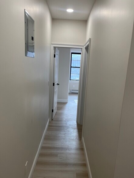 Building Photo - 4048 Hampton St