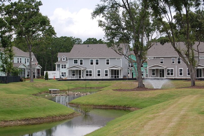 Building Photo - Beautiful four bedroom in Oyster Point - M...