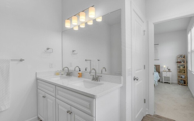 Building Photo - A MUST SEE!! 2-Bedroom Townhome In The Tern! Attached Garage - 400 Yards From Beaches - Dog Frien...