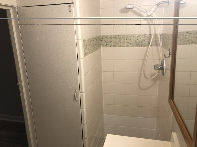 Building Photo - 1535 Madrona Point