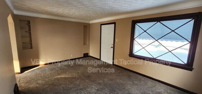 Building Photo - 5120 Clement Ave