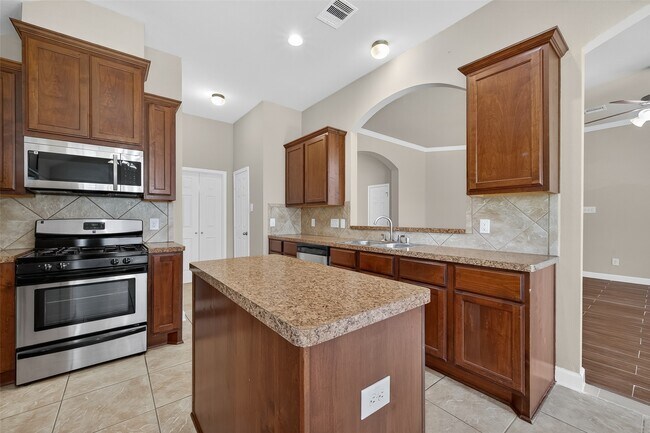 Building Photo - 2000 Water Trace Ct