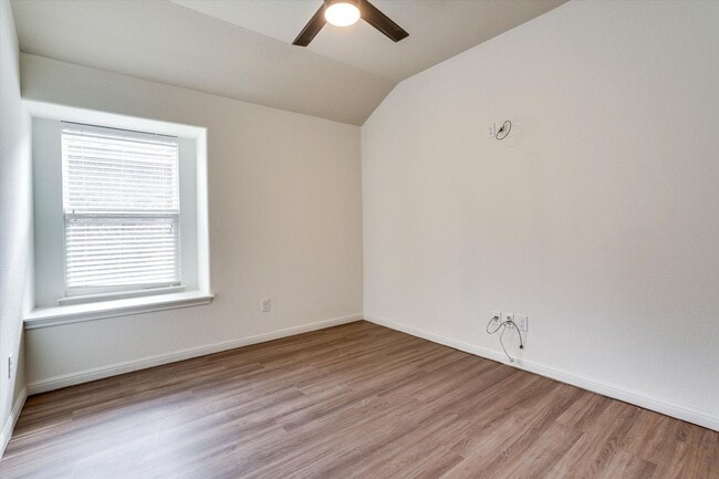 Building Photo - 5637 Sacco St