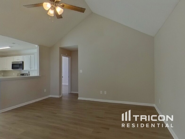 Building Photo - 2113 Sebastiani Dr