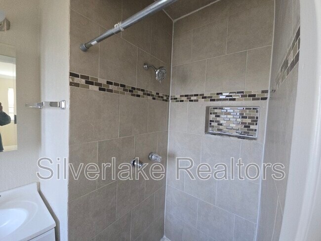 Building Photo - 2429 Salmon St