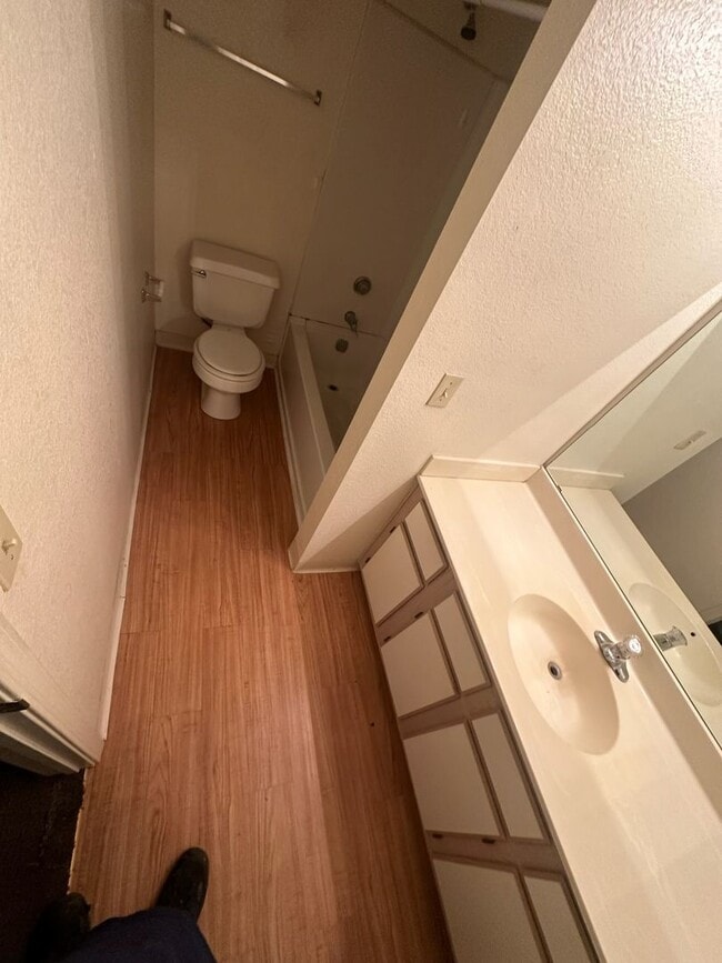 Building Photo - 2nd Floor Condo in Gated Community