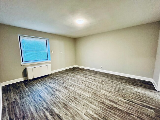 Building Photo - Bashford Manor area 1BR/1BA Condo with all...