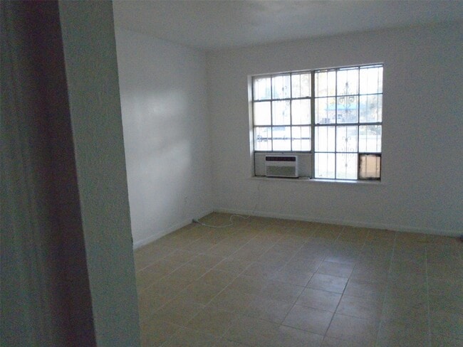 Building Photo - 12054 Beechnut St