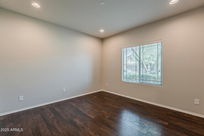Building Photo - 10819 W Bronco Trail