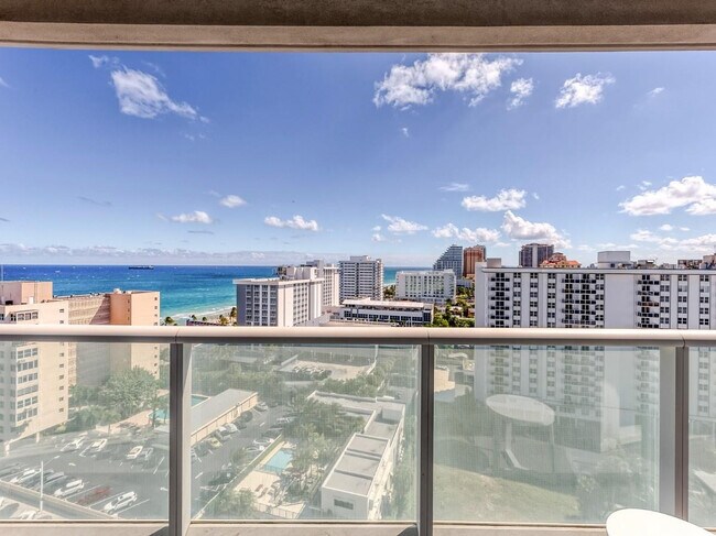 Building Photo - 3101 Bayshore Dr