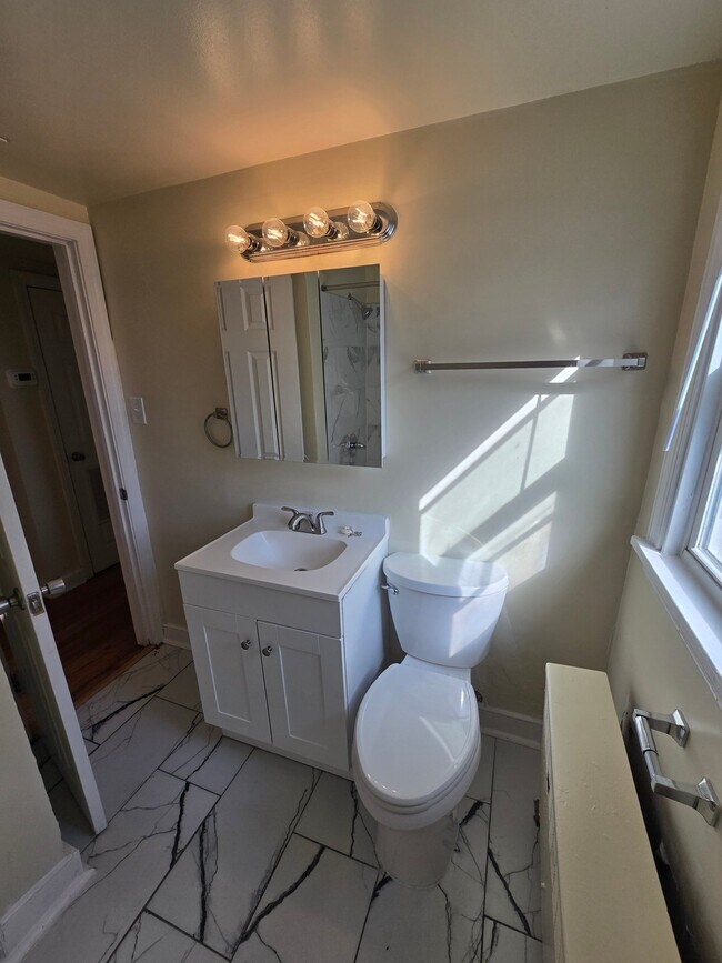 Building Photo - 3523 Chapel Dr