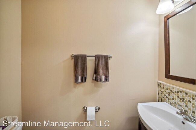 Building Photo - 2 br, 3.5 bath House - 14224 Angelton Terr