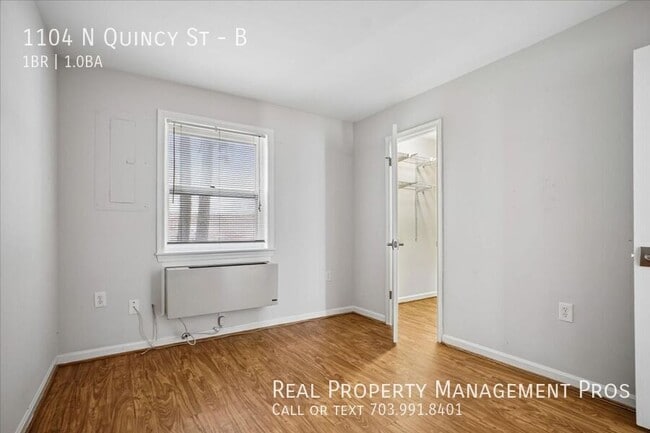 Building Photo - 1104 N Quincy St