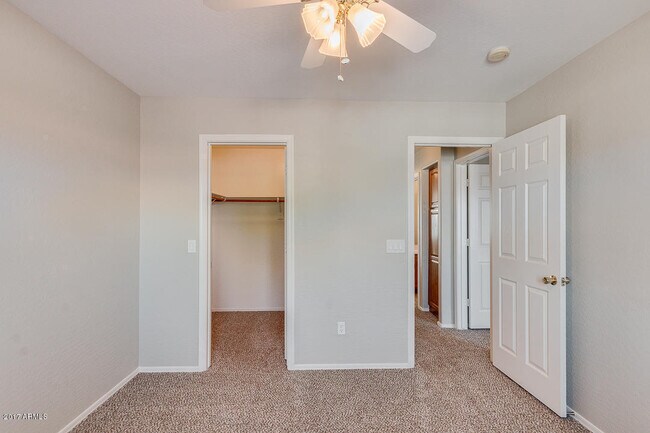Building Photo - 4BR 3 FULL BATHROOMS W/ HUGE LOFT AND LARGE MASTER