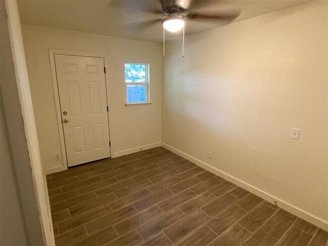 Building Photo - 5514 Little Creek Dr