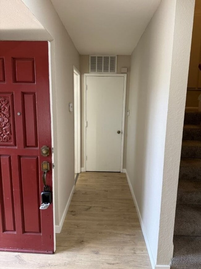 Building Photo - Updated 3 Bedroom 2.5 Bath 2 Story Condo F...