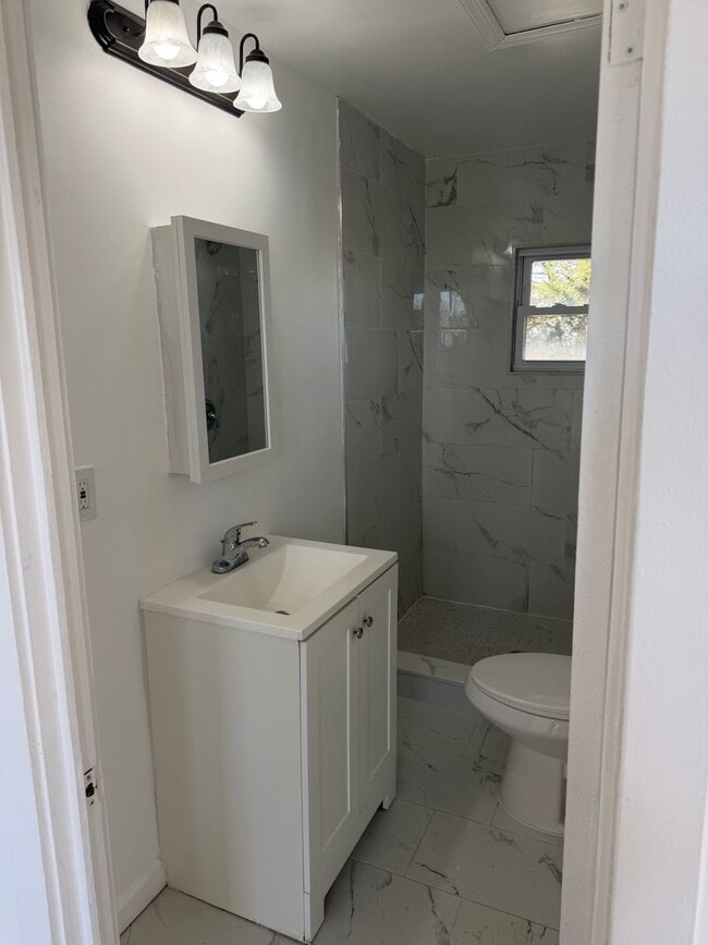 Building Photo - Newly Renovated 2-Bedroom, 1-Bath Single Family Home for Rent!