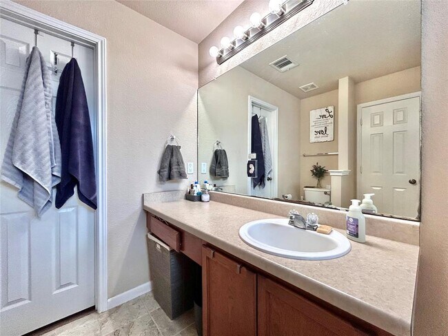 Building Photo - 2707 Amberglow Ct