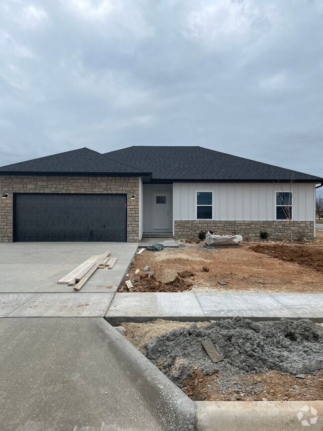 Building Photo - Brand New 4 bed 2 bath 2 Car Garage!