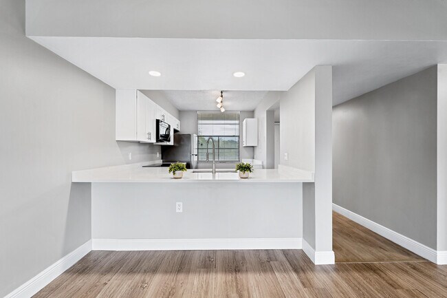 Building Photo - 3636 Whitehall Dr