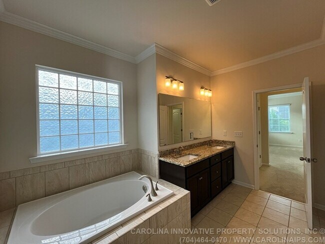 Building Photo - 385 Hawks Creek Pkwy