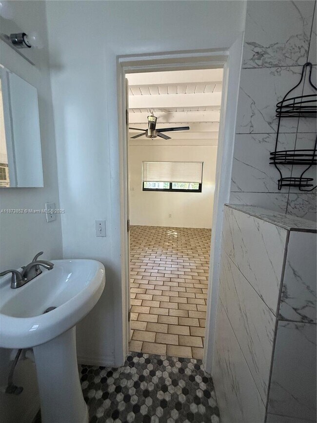 Building Photo - 1503 NE 128th St