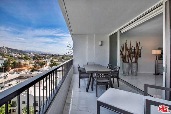 Building Photo - 1100 Alta Loma Rd