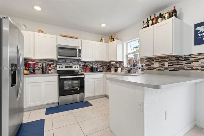 Building Photo - 389 NE 5th Pl