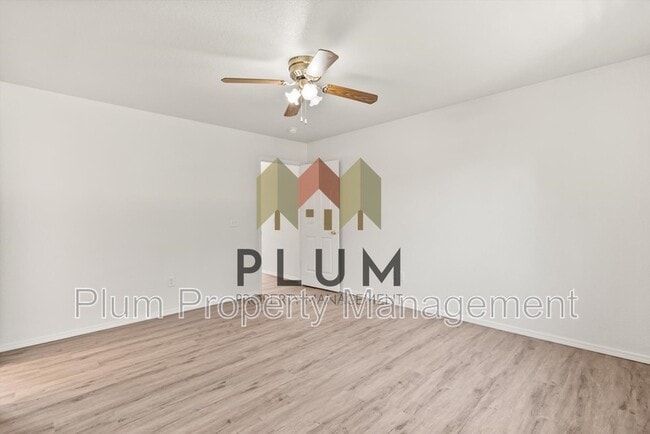 Building Photo - 5449 Golf Dr