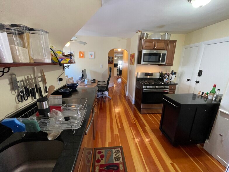 Building Photo - 21 Chandler St