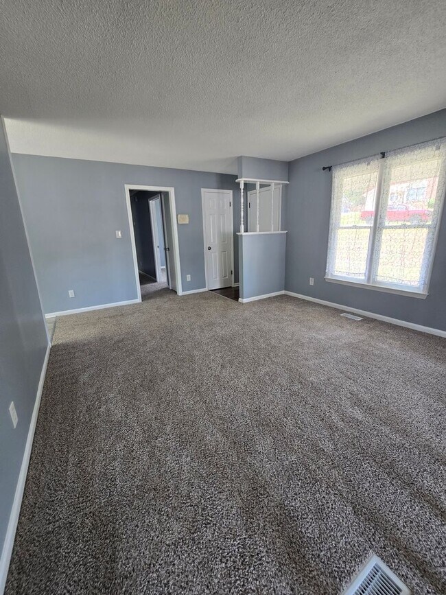 Building Photo - 520 Nottingham Dr
