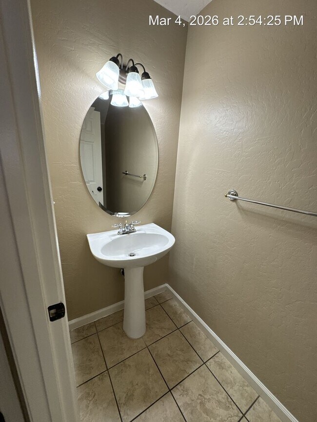 Building Photo - Gorgeous NW Visalia home located in Avalon gated community!  Available Now !!