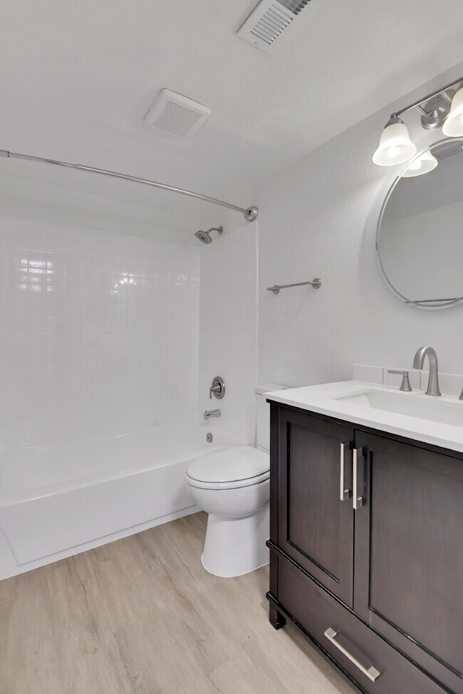 Building Photo - $1,095.00, Studio and 1 bath located in De...