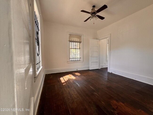 Building Photo - 3728 Silver St