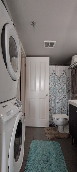 Building Photo - 530 Melrose Ave E