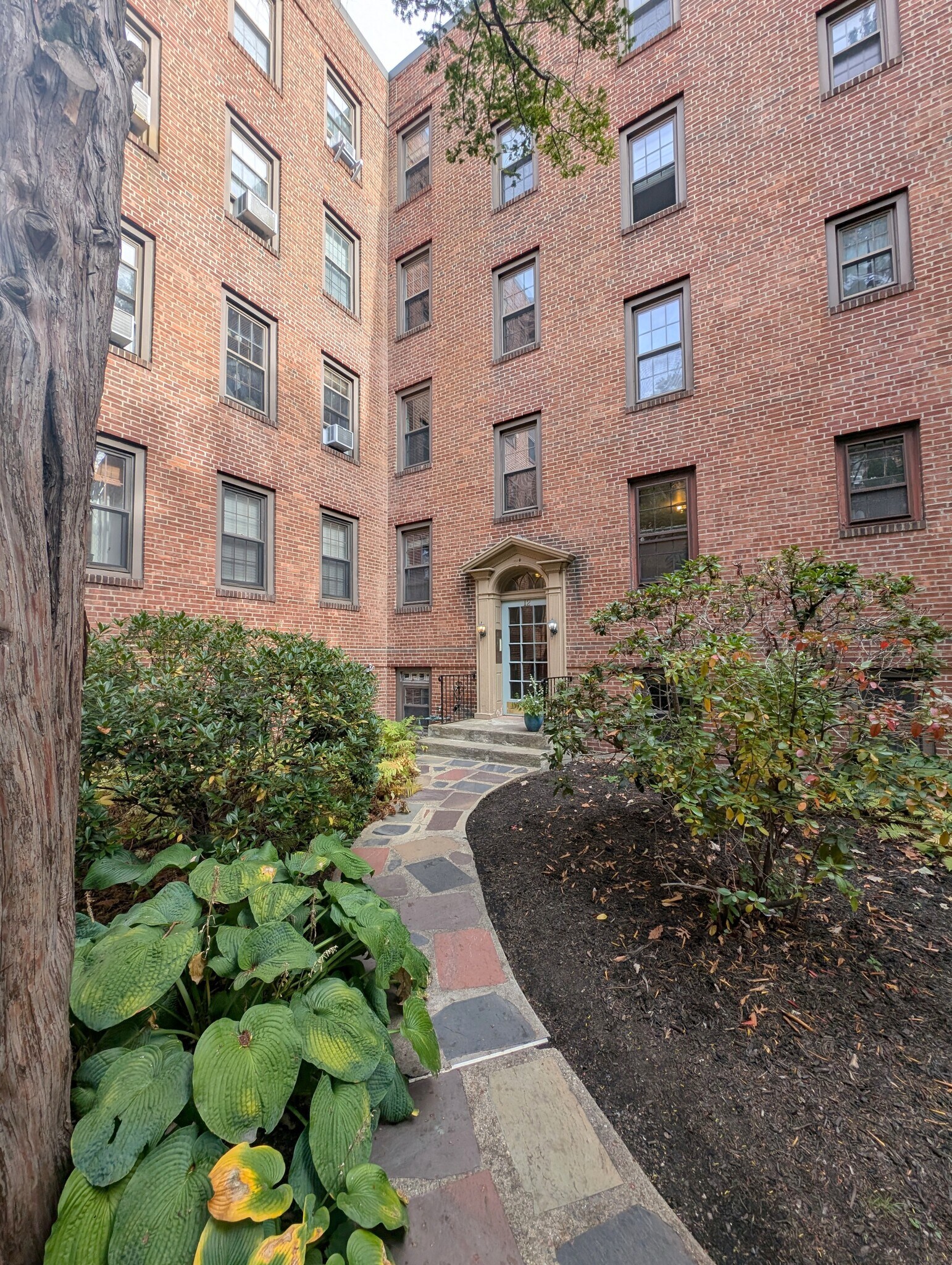 Building Photo - 16 Ware St