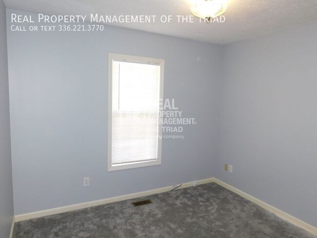 Building Photo - 13 Birchwood Ct