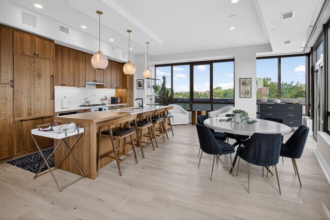 Building Photo - Stunning 2BR/2BA Luxury Condo // Capitol Hill Views // Garage Parking included