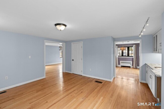 Building Photo - 83 Meadowbrook Rd