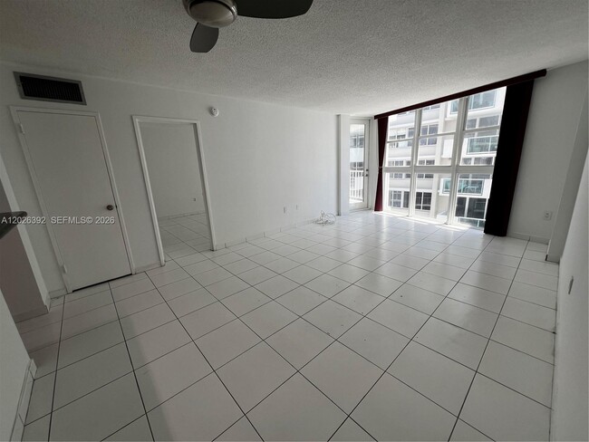 Building Photo - 1228 West Ave