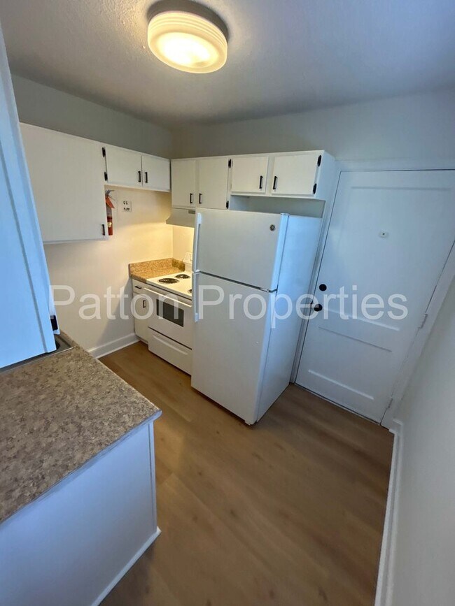 Building Photo - Hampton Hills Condo