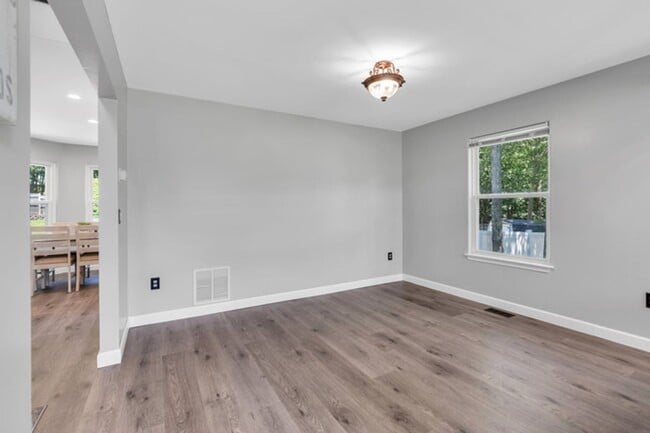 Building Photo - Private Cul-de-Sac Living: 4BR Home with Pool & Geothermal HVAC