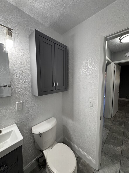 Knockdown on Bathroom Walls - 128 NW 13th Avenue