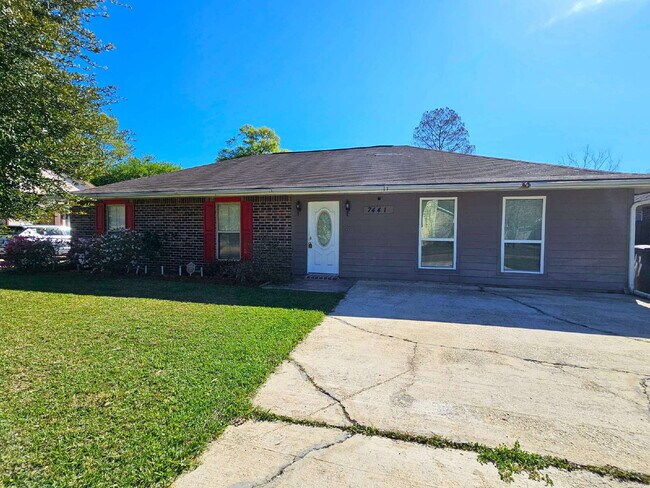 Building Photo - 4BR/2BA Single Family Home in Quiet Neighborhood