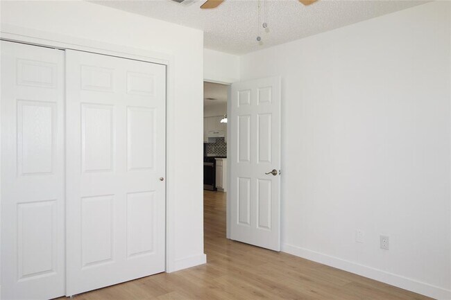 Building Photo - 1106 August Dr