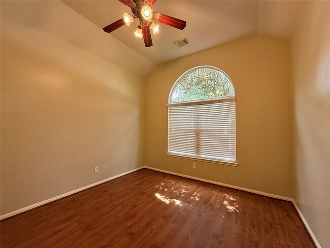 Building Photo - 11530 Columbia Pines Ln