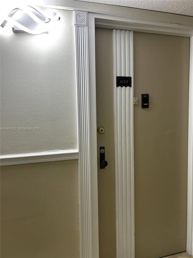 Building Photo - 16909 N Bay Rd