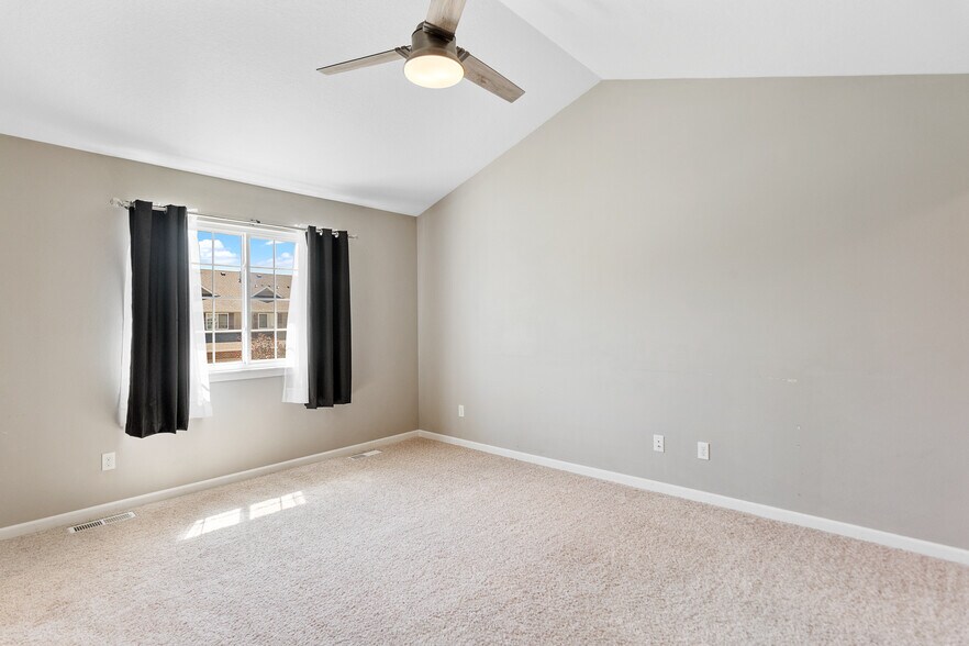 Building Photo - 1593 Burr Dr