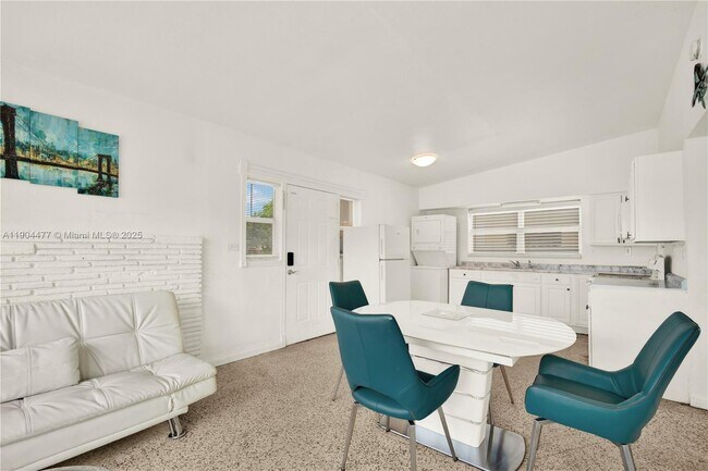 Building Photo - 1236 NE 109th St