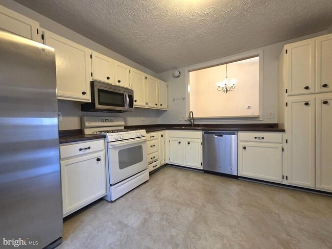 Building Photo - 58 Windbrooke Cir